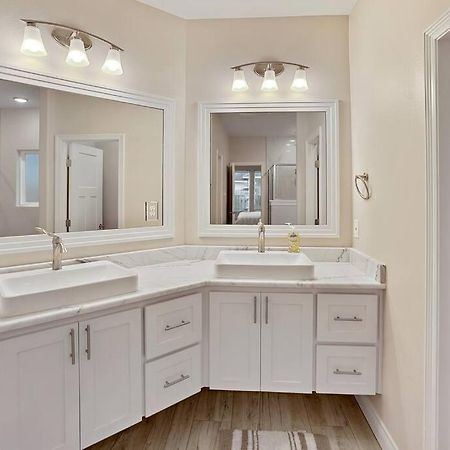 Luxurious Coastal Retreat Brand New 4Br Home With Fast Wifi, 15 Min To Beach! Corpus Christi Exterior photo