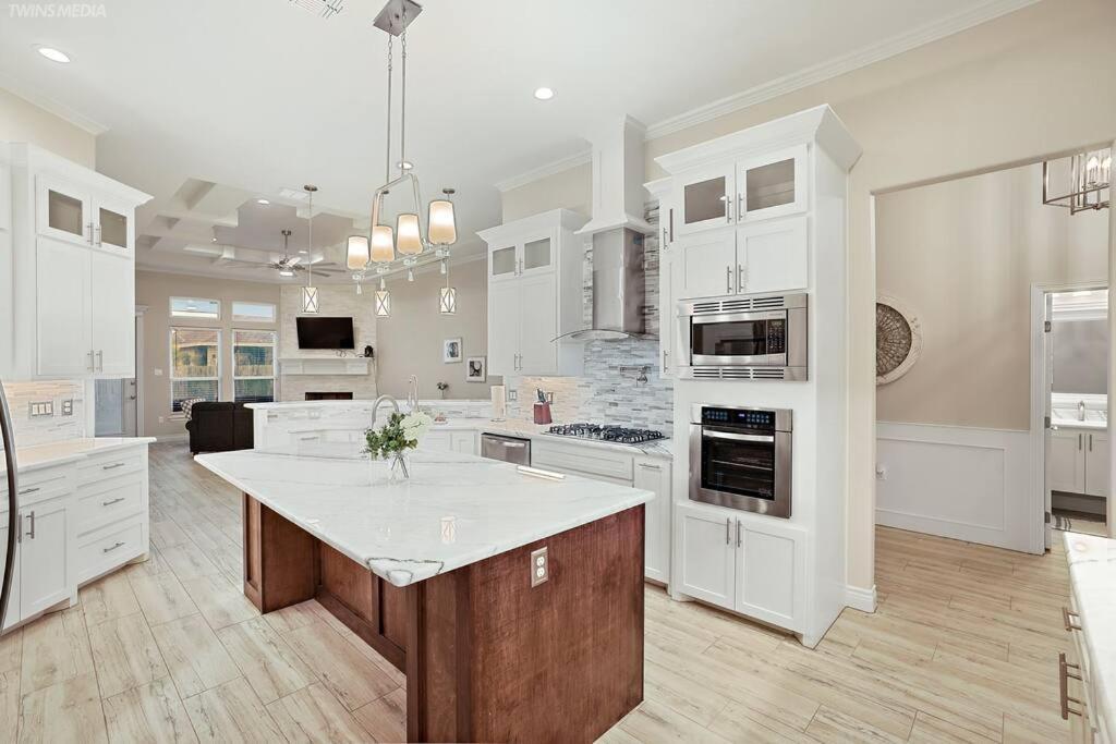 Luxurious Coastal Retreat Brand New 4Br Home With Fast Wifi, 15 Min To Beach! Corpus Christi Exterior photo
